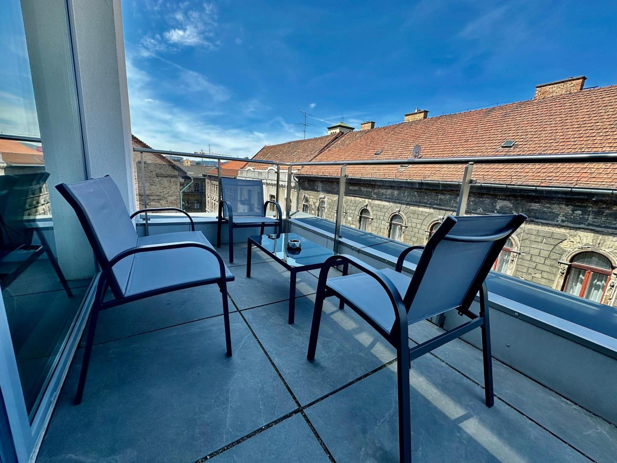 Central Apartment Budapest ~ Roof Terrace/Ac/Indoor Parking — Photos 1