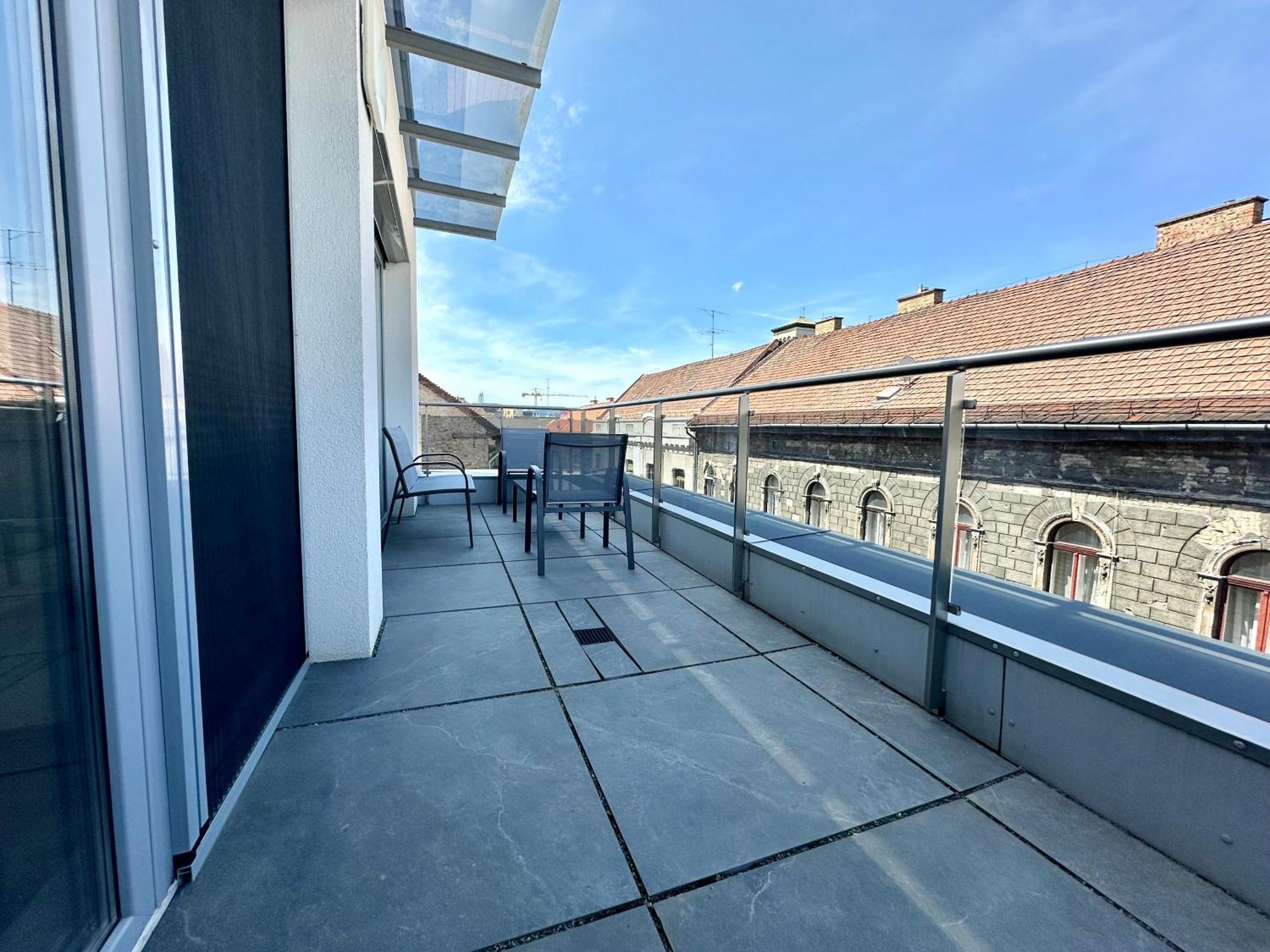 Central Apartment Budapest ~ Roof Terrace/Ac/Indoor Parking — Photos 3